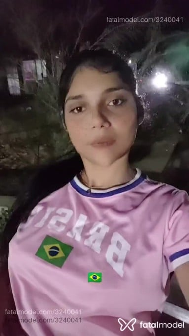 Acompanhante mulher morena (o) de olhos castanhos - Paola Acompanhante mulher morena (o) de olhos castanhos - Paola