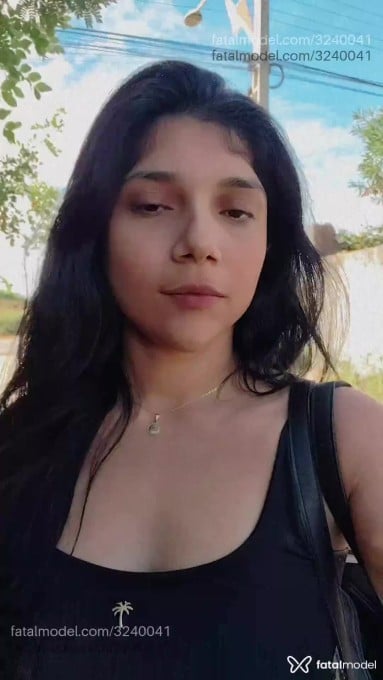 Acompanhante mulher morena (o) de olhos castanhos - Paola Acompanhante mulher morena (o) de olhos castanhos - Paola