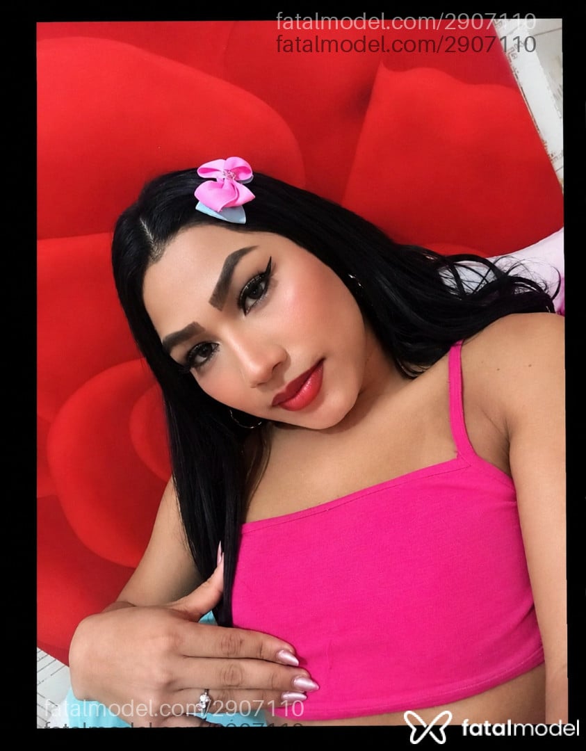 Acompanhante não-binário com cabelo castanho de olhos castanhos - Sthefany Catrine