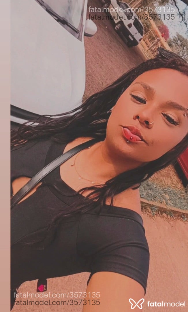 Acompanhante mulher morena (o) de olhos castanhos - Lilitih