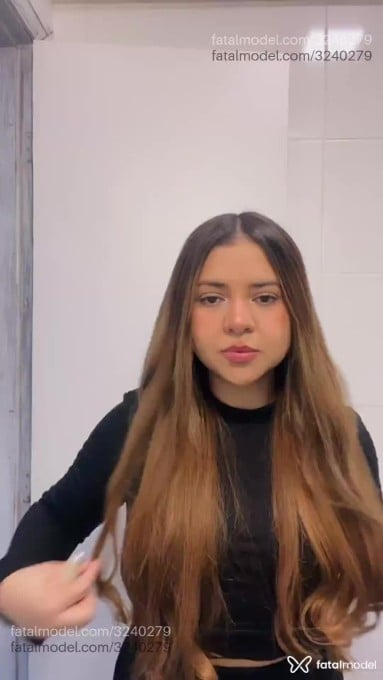 Acompanhante mulher com cabelo castanho de olhos castanhos em Curitiba - Mar Venezuelana
