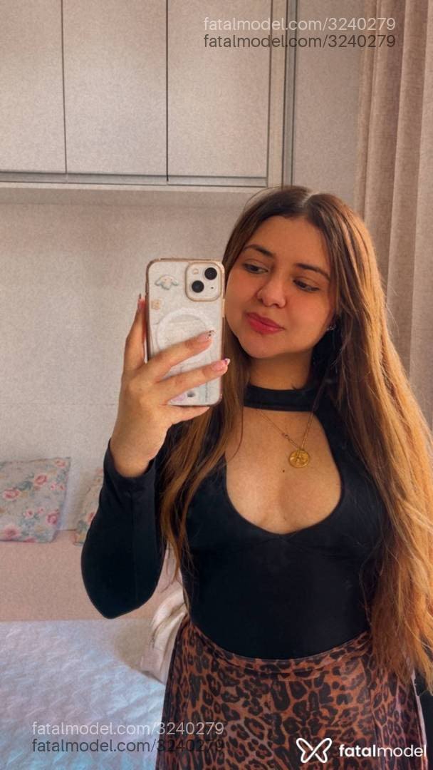 Acompanhante mulher com cabelo castanho de olhos castanhos - Mar Venezuelana