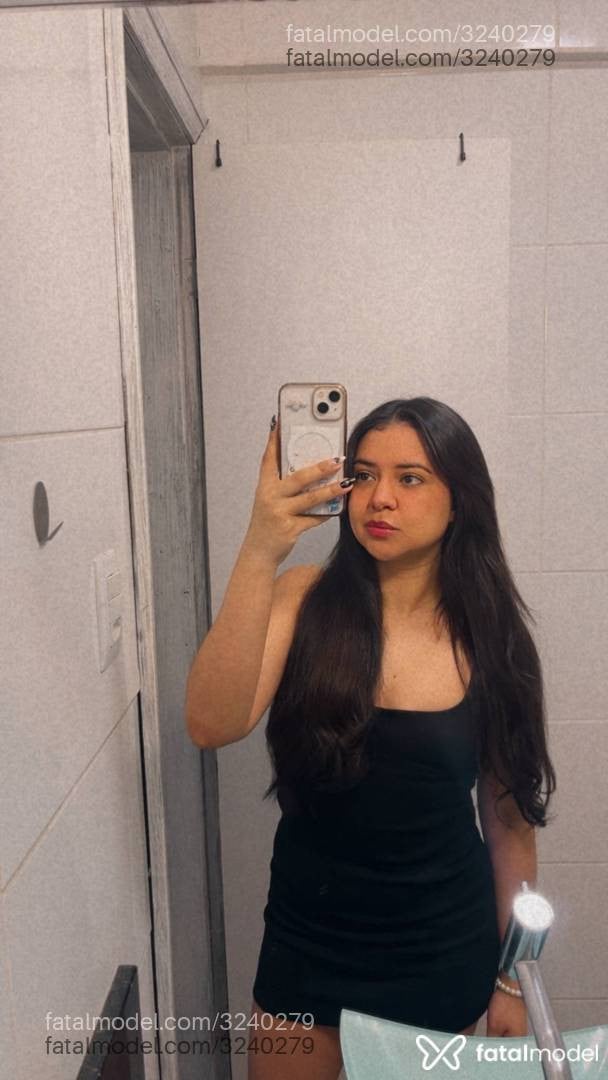 Acompanhante mulher com cabelo castanho de olhos castanhos - Mar Venezuelana