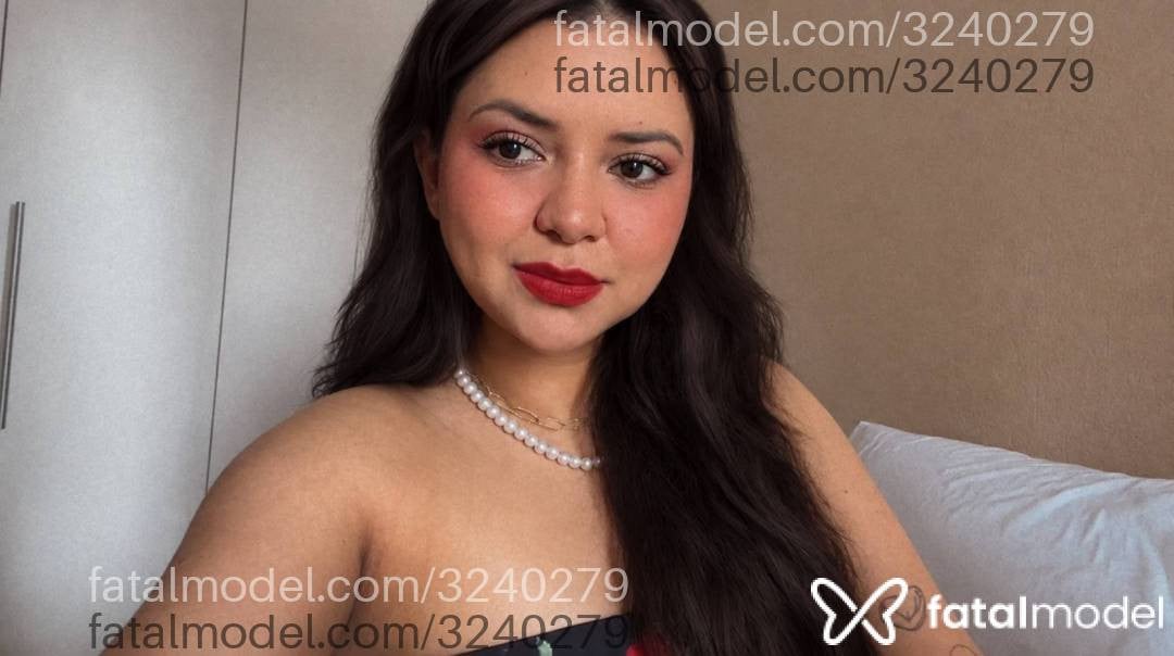 Acompanhante mulher com cabelo castanho de olhos castanhos - Mar Venezuelana