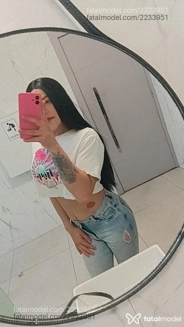Acompanhante mulher trans morena (o) de olhos castanhos - Taty Stupp