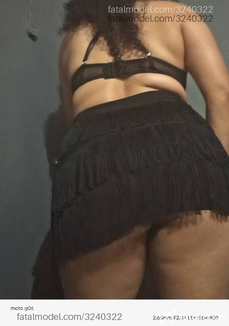 Acompanhante mulher morena (o) de olhos castanhos - Morena