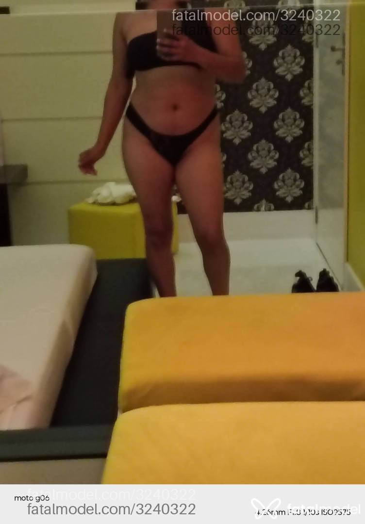 Acompanhante mulher morena (o) de olhos castanhos - Morena