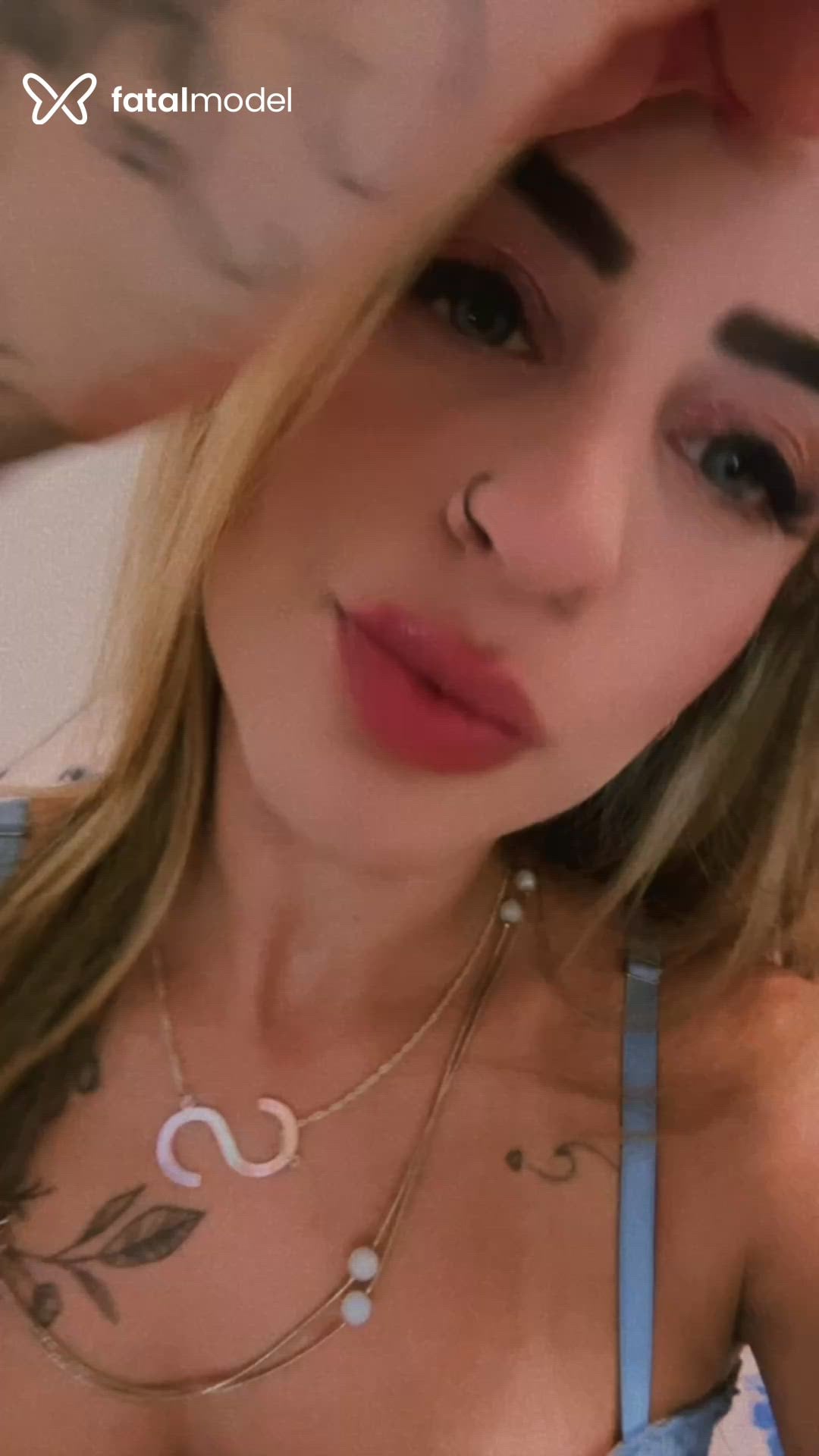 Acompanhante mulher loira (o) de olhos mel - Amandinha