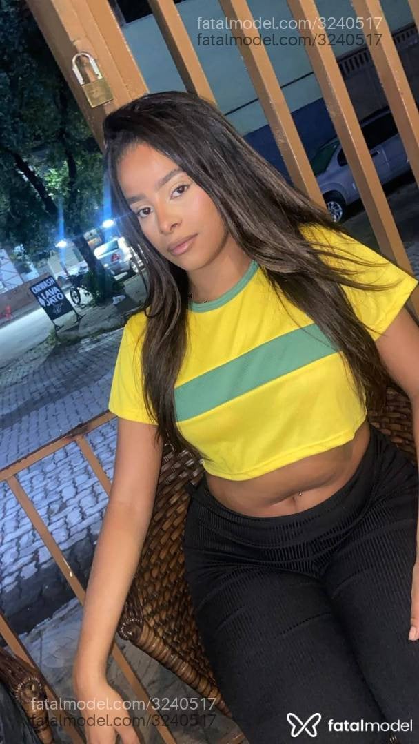Acompanhante mulher com cabelo castanho de olhos castanhos - Salop Oliveira