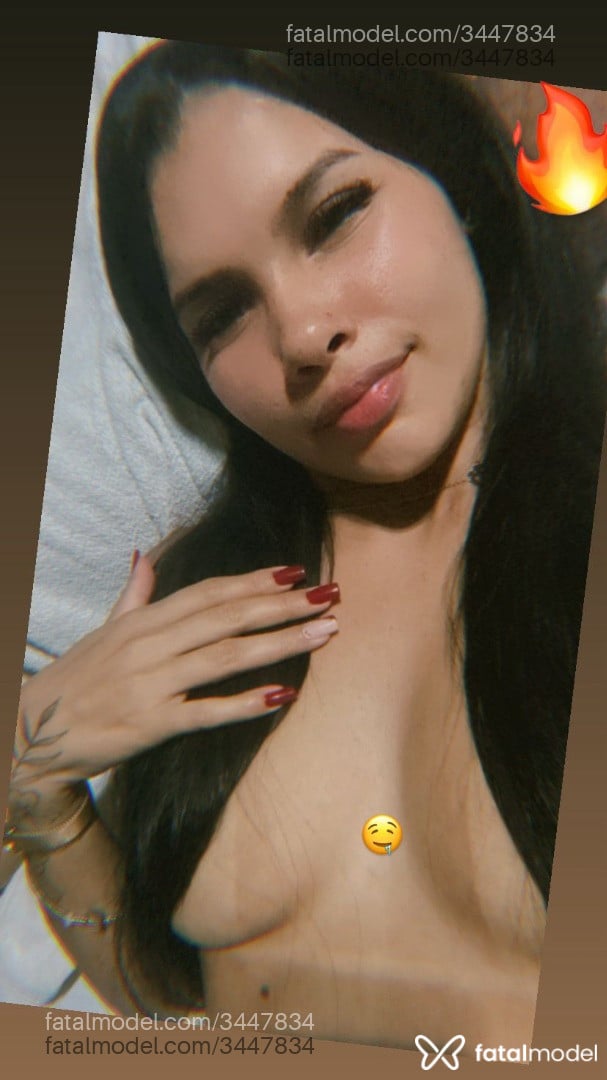 Acompanhante mulher morena (o) de olhos pretos - Monique