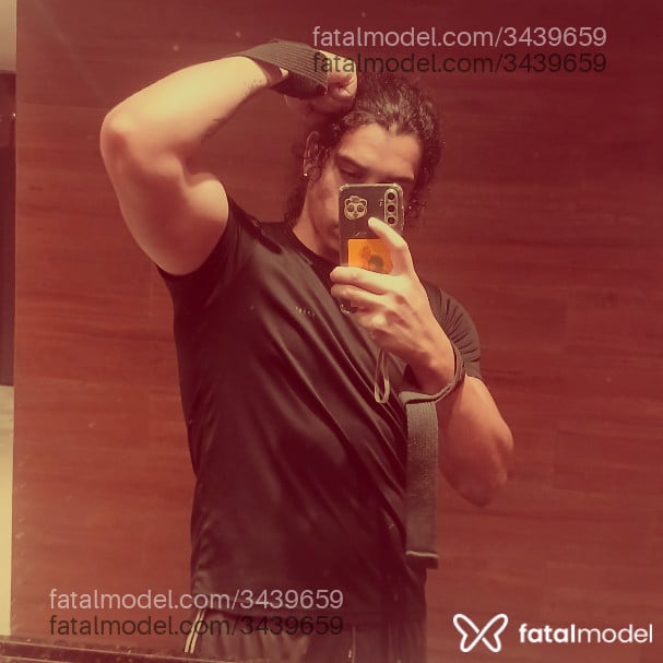 Acompanhante homem morena (o) de olhos pretos - Rafael