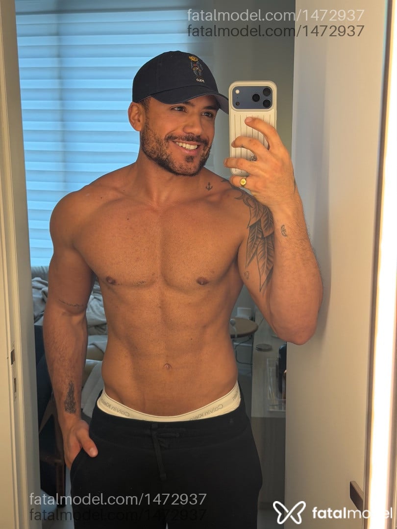 Acompanhante homem morena (o) de olhos pretos - Lorenzo