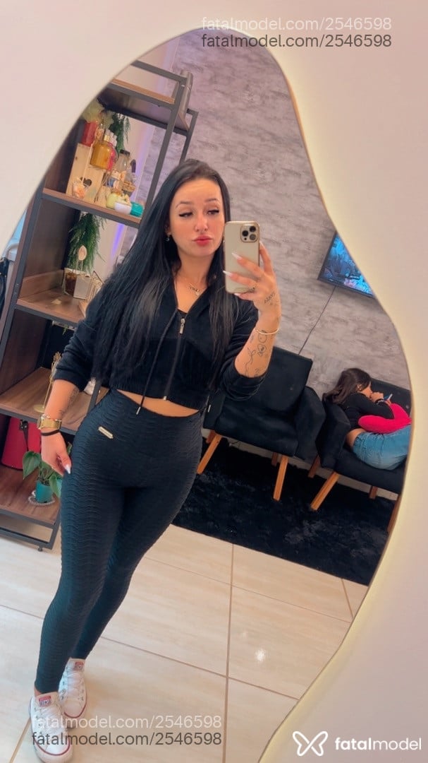 Acompanhante mulher morena (o) de olhos castanhos - Martina