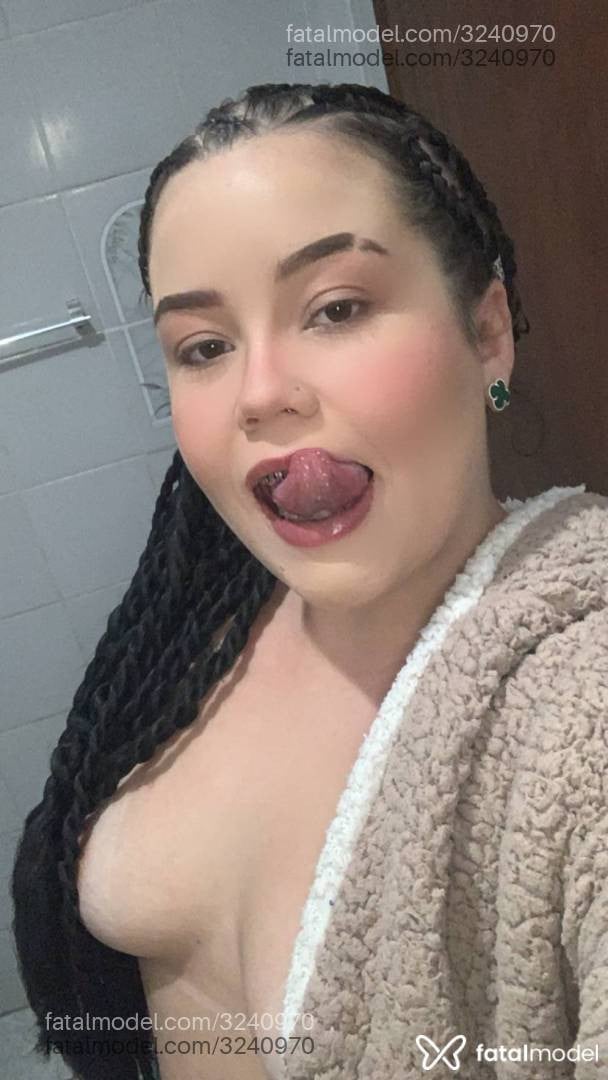 Acompanhante mulher morena (o) de olhos castanhos - Cristal