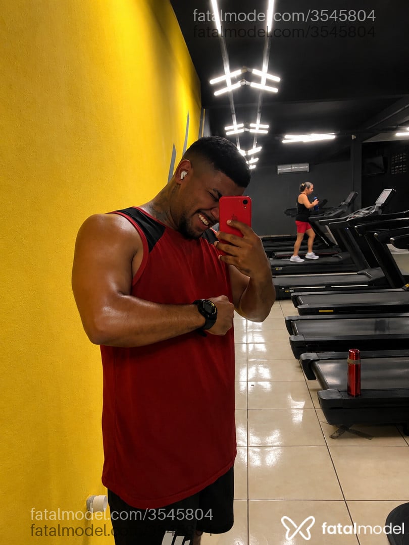 Acompanhante homem morena (o) de olhos pretos - Pretinhoopistola