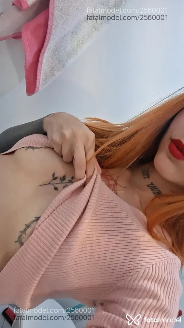 Acompanhante mulher ruiva (o) de olhos castanhos - Safira