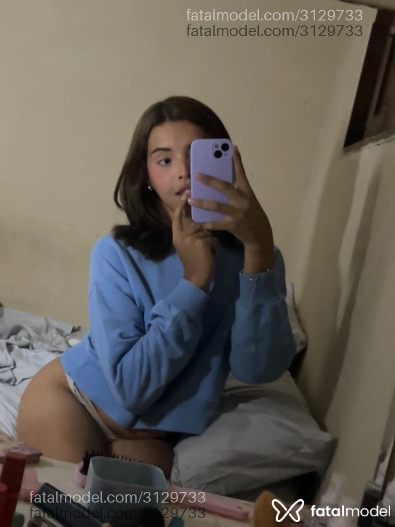 Acompanhante mulher trans morena (o) de olhos castanhos - Camille Louise
