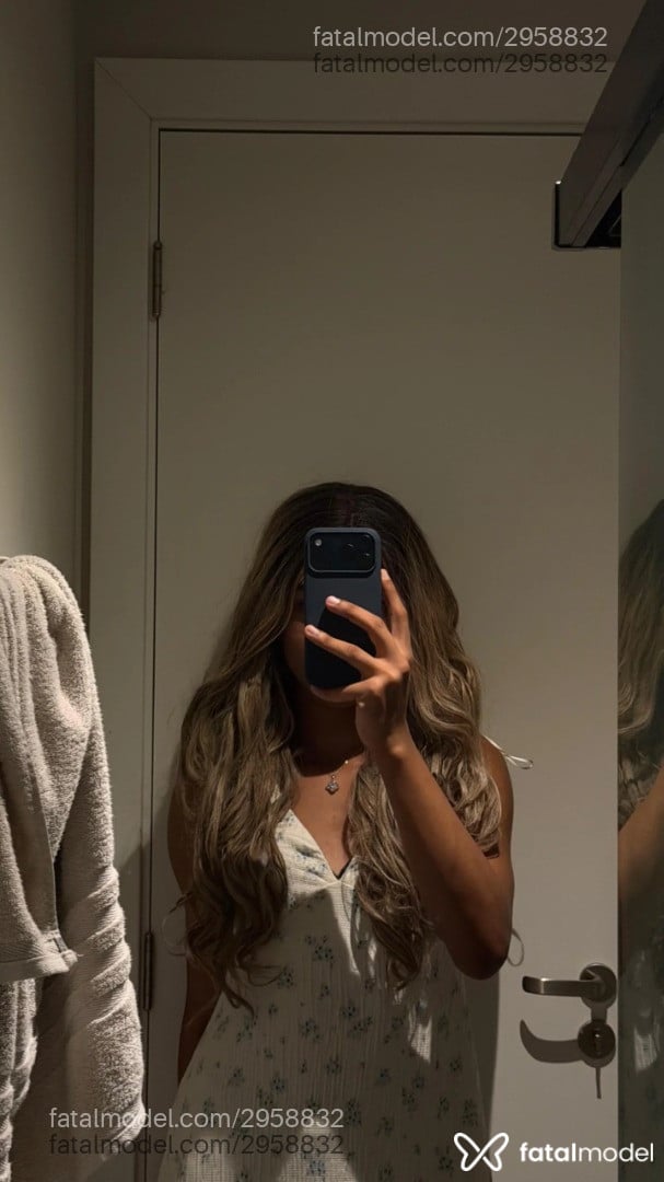 Acompanhante mulher trans loira (o) de olhos castanhos - Chiara