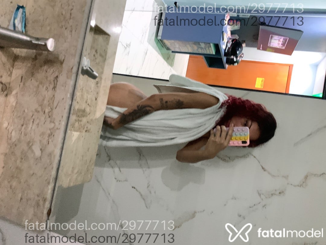 Acompanhante mulher trans ruiva (o) de olhos castanhos - Alice Fernandes