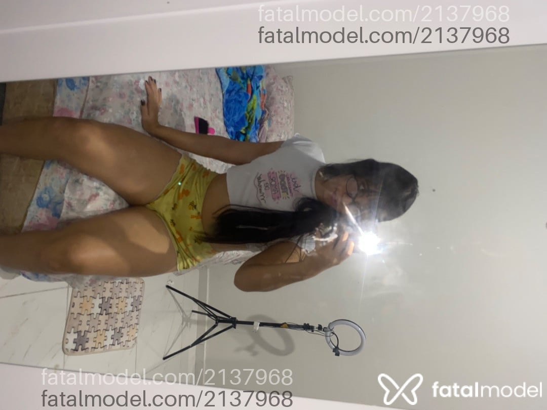 Acompanhante mulher trans com cabelo castanho de olhos pretos - Jessy Lomeu