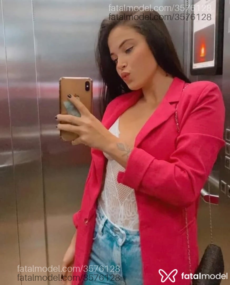 Acompanhante mulher loira (o) de olhos castanhos - Mirela