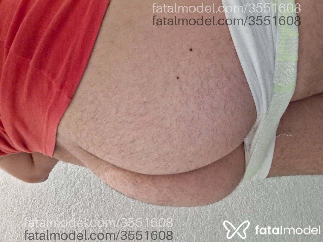 Acompanhante não-binário com cabelo castanho de olhos castanhos - Jhon Madson