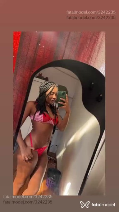 Acompanhante mulher morena (o) de olhos pretos - Vitorinha