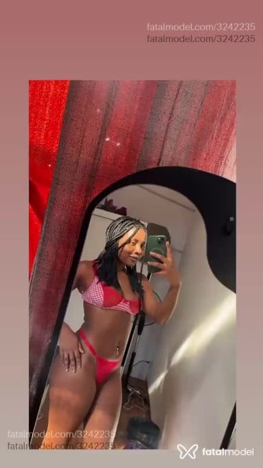 Acompanhante mulher morena (o) de olhos pretos - Vitorinha