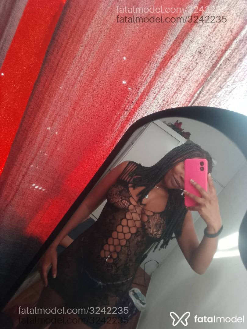 Acompanhante mulher morena (o) de olhos pretos em Volta Redonda - Vitorinha