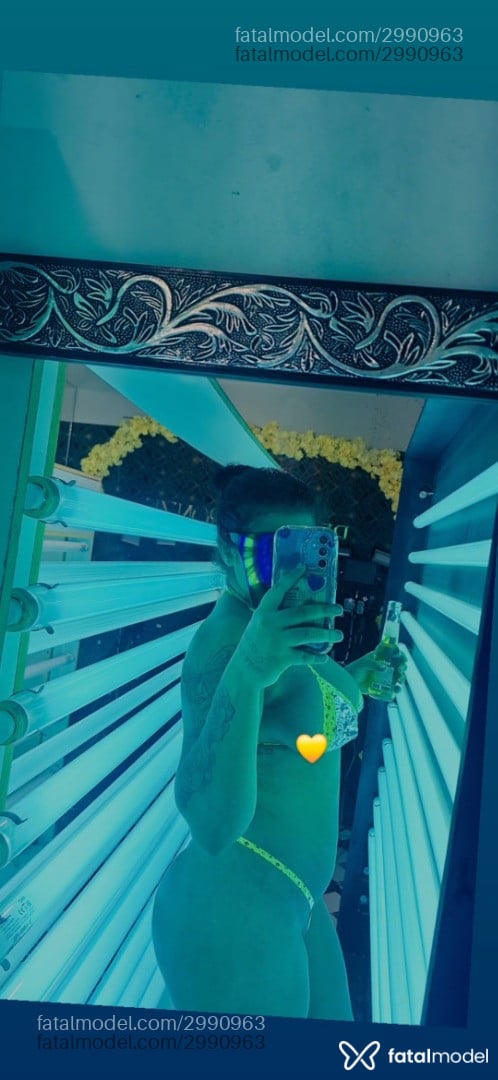 Acompanhante mulher morena (o) de olhos pretos - Alice