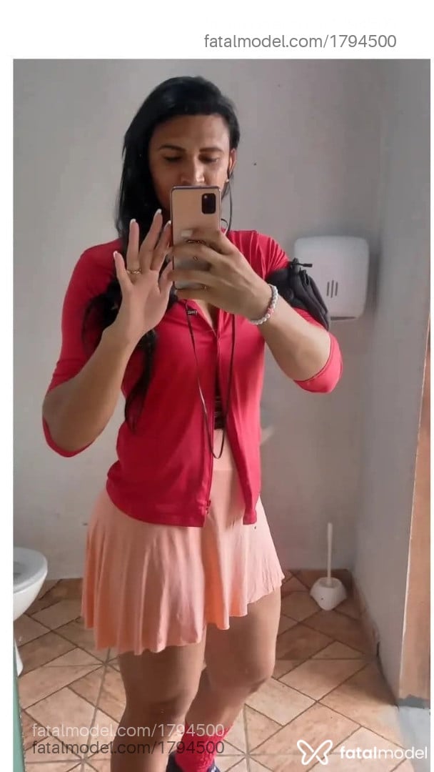Acompanhante mulher trans com cabelo castanho de olhos castanhos - Samyrra