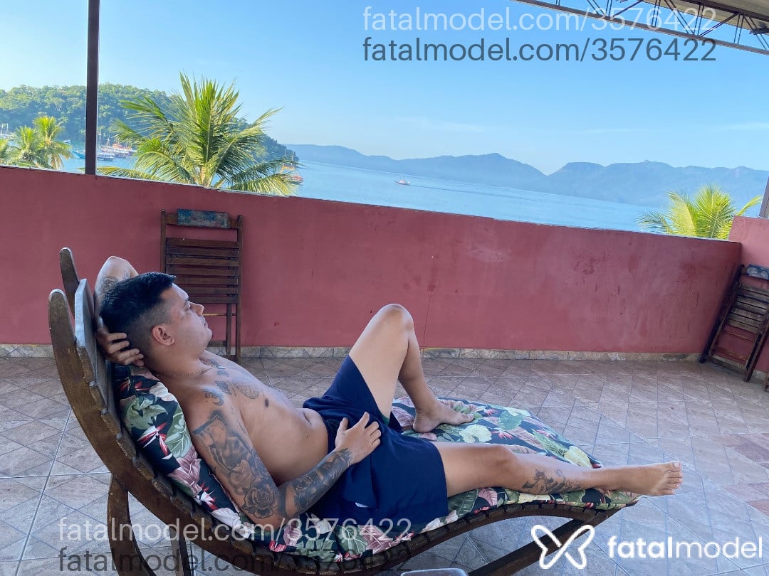 Acompanhante homem morena (o) de olhos castanhos - Jotade