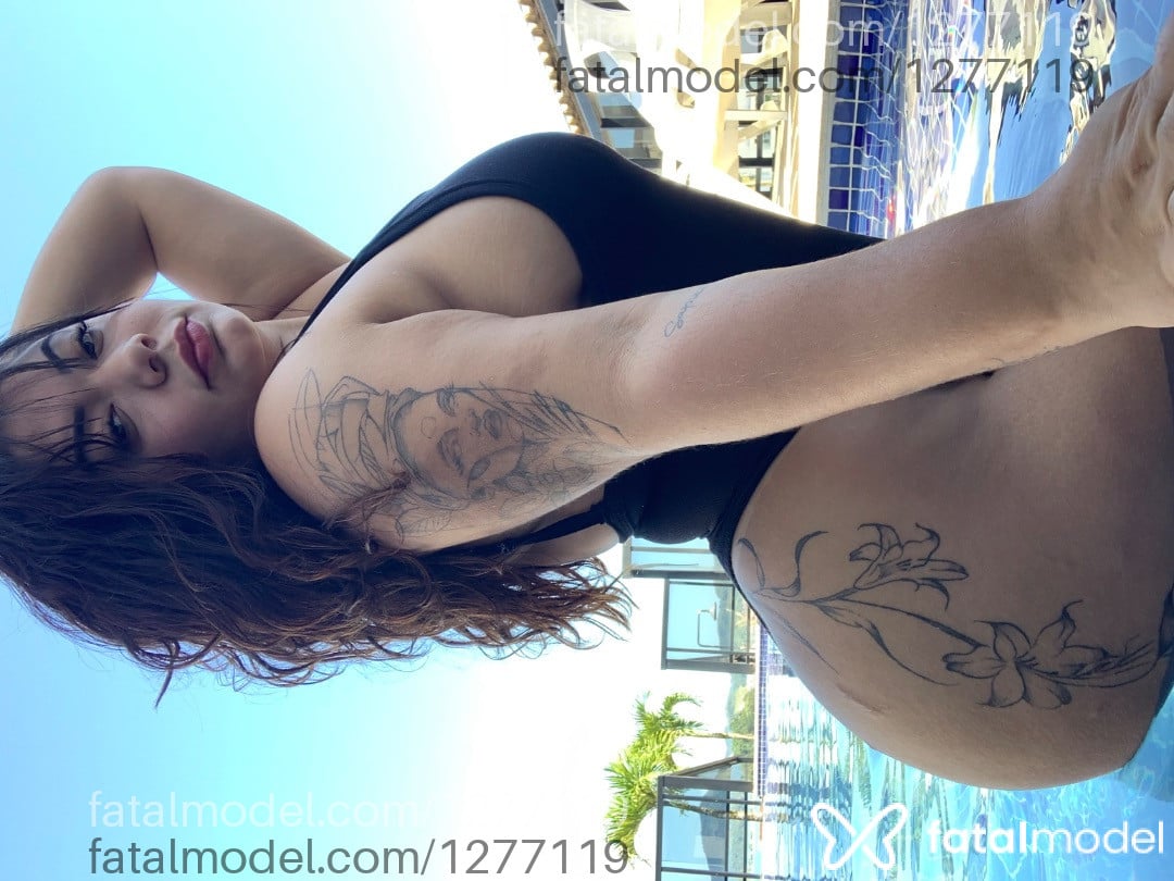 Acompanhante mulher com cabelo castanho de olhos castanhos - thais wholke