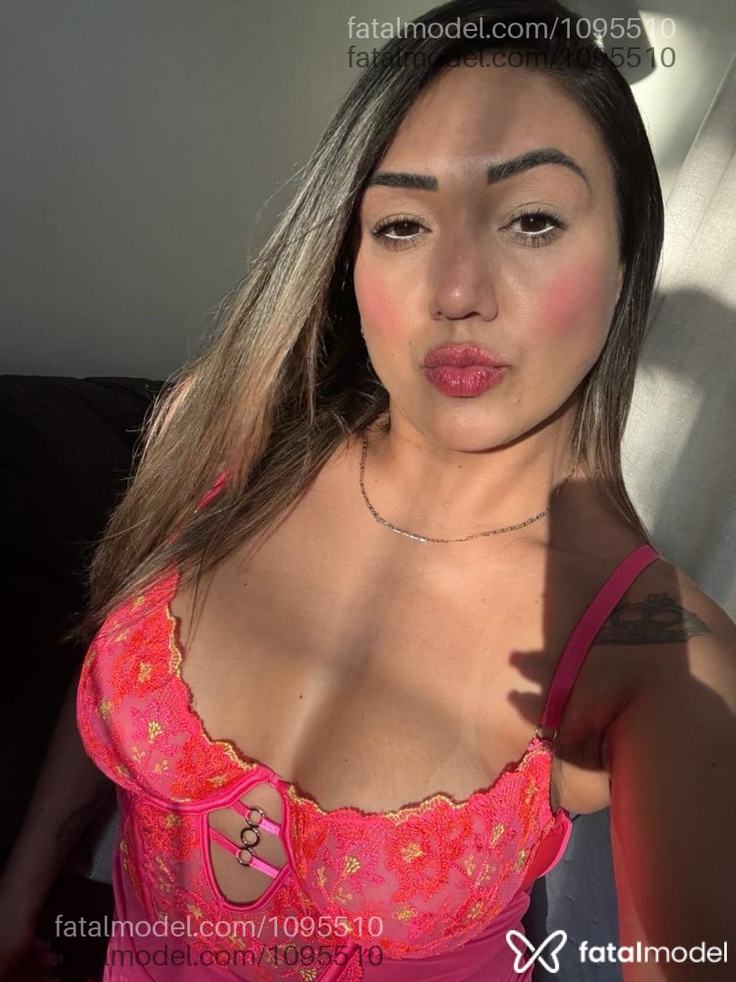 Acompanhante mulher loira (o) de olhos castanhos - Mirella