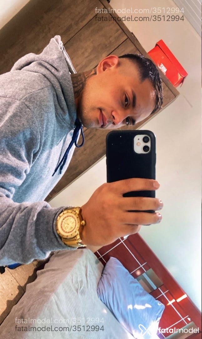 Acompanhante homem morena (o) de olhos castanhos - Victor