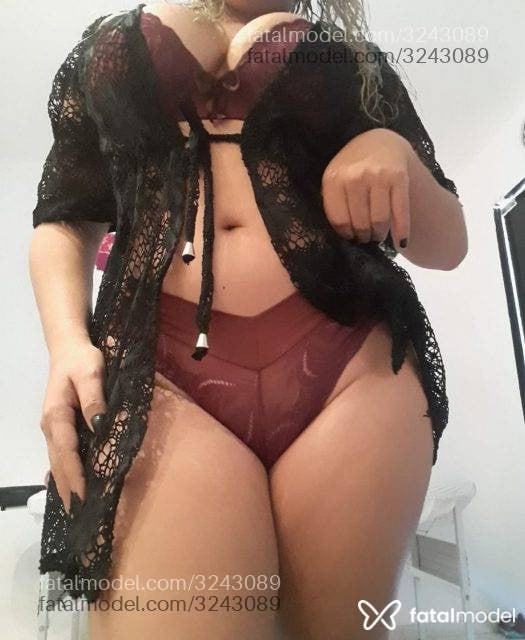 Acompanhante mulher com cabelo castanho de olhos mel em Blumenau - Michelle