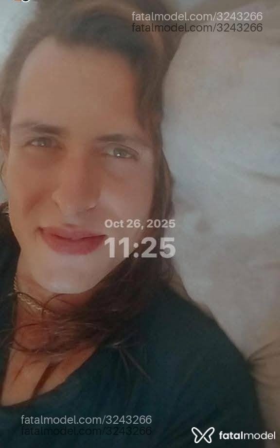 Acompanhante homem trans com cabelo castanho de olhos mel em Guarapari - Daniha