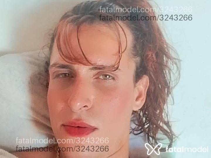 Acompanhante homem trans com cabelo castanho de olhos mel em Guarapari - Daniha