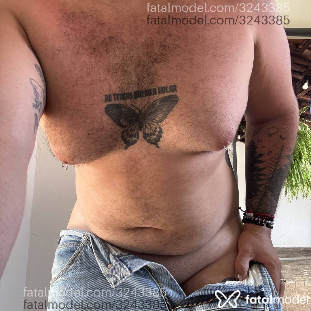Acompanhante homem com cabelo castanho de olhos castanhos em Virtual Acompanhante homem com cabelo castanho de olhos castanhos em Virtual - Machete