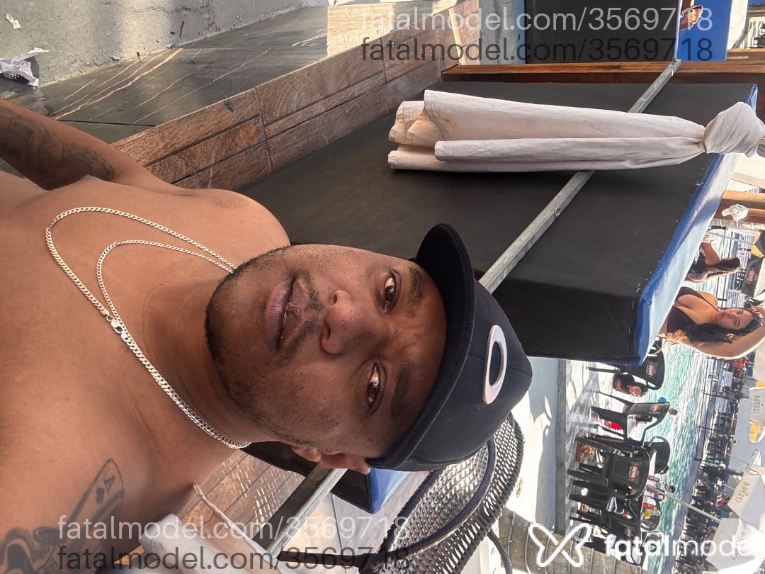 Acompanhante homem morena (o) de olhos mel - Vitor