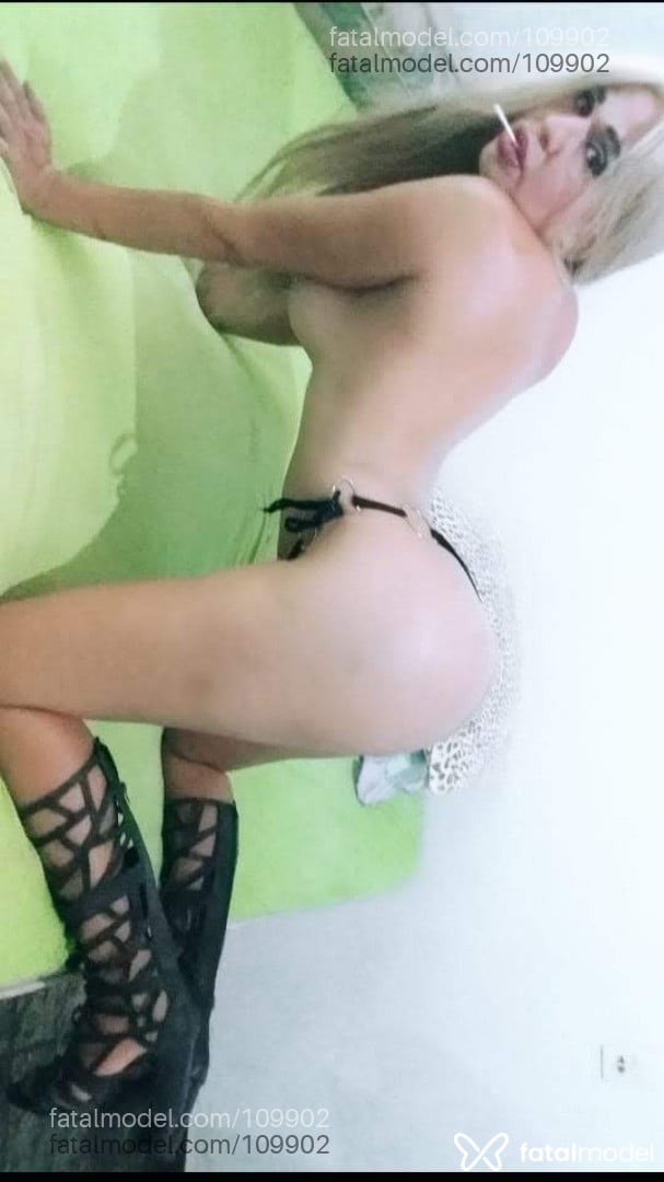 Acompanhante travesti loira (o) de olhos castanhos - Kiara