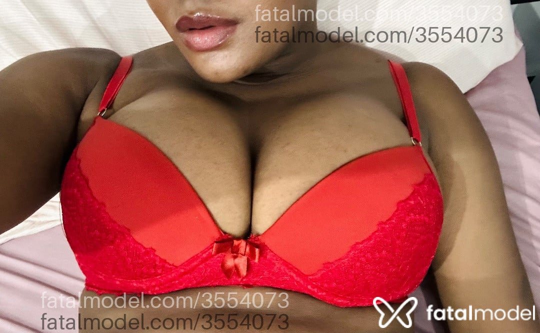 Acompanhante mulher morena (o) de olhos castanhos - Niinfetiinha