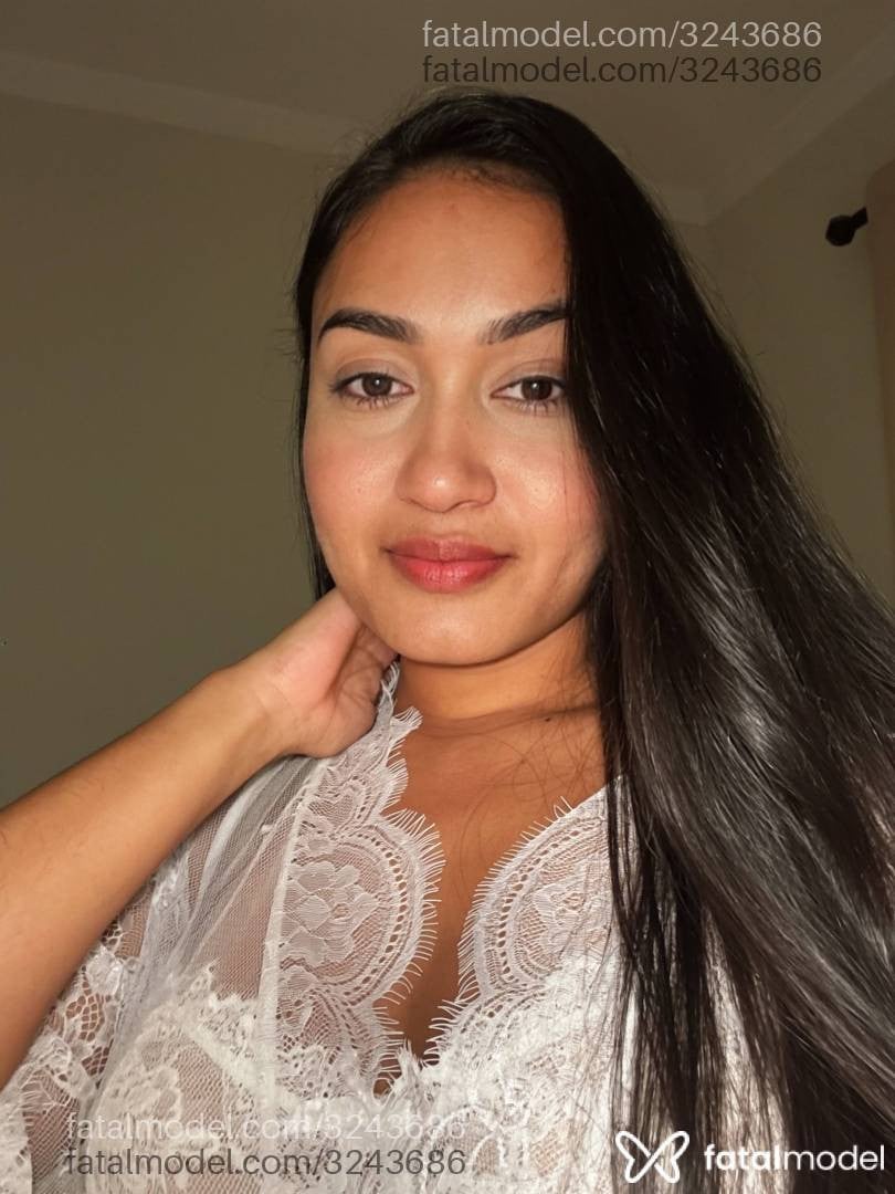 Acompanhante mulher morena (o) de olhos castanhos - Julia Massaro