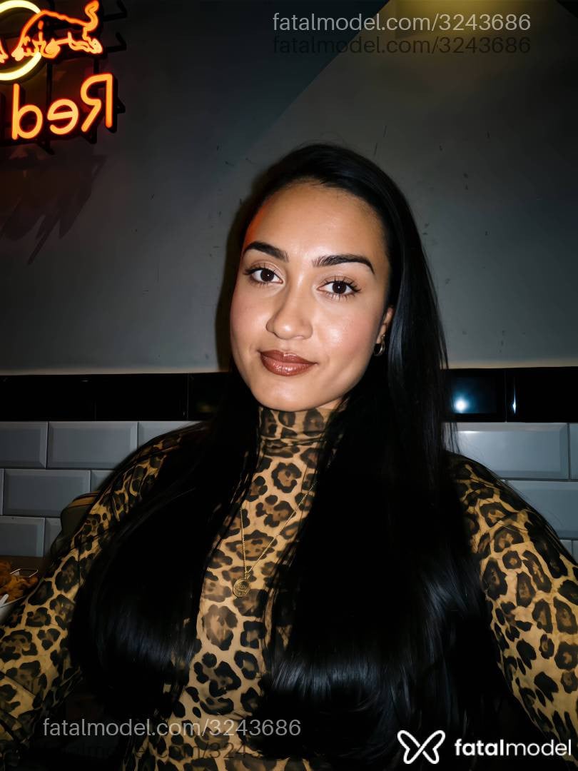 Acompanhante mulher morena (o) de olhos castanhos - Julia Massaro