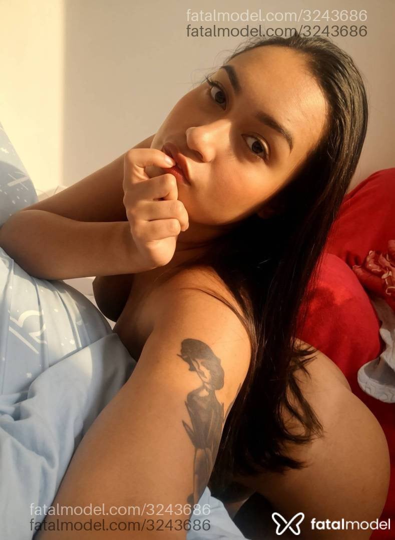 Acompanhante mulher morena (o) de olhos castanhos - Julia Massaro