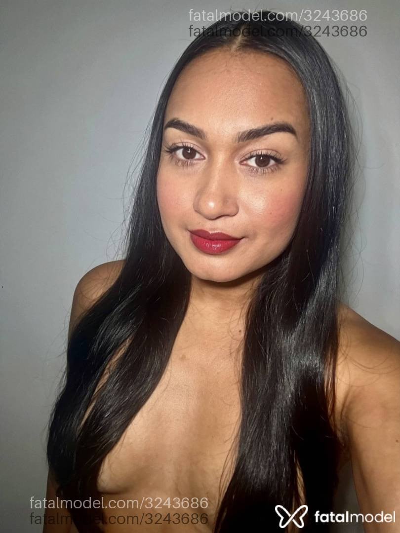 Acompanhante mulher morena (o) de olhos castanhos - Julia Massaro