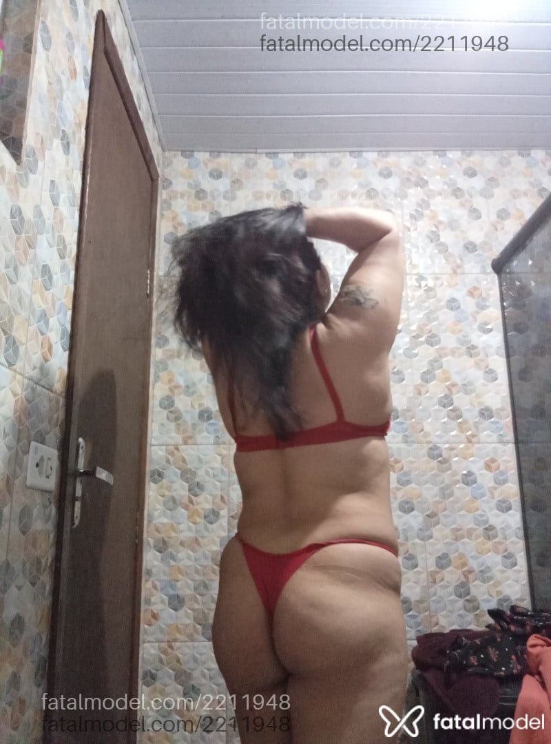 Acompanhante mulher com cabelo castanho de olhos castanhos - Kett Santos