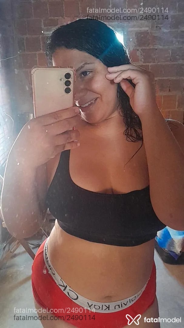 Acompanhante mulher morena (o) de olhos castanhos - Stephanie