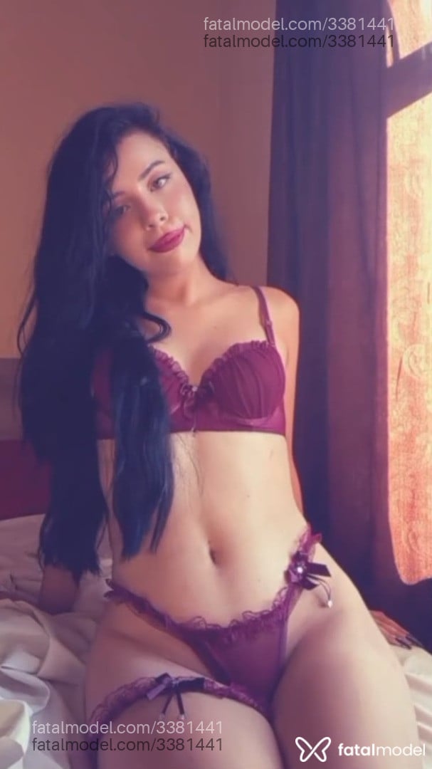 Acompanhante mulher morena (o) de olhos verdes - Mistério