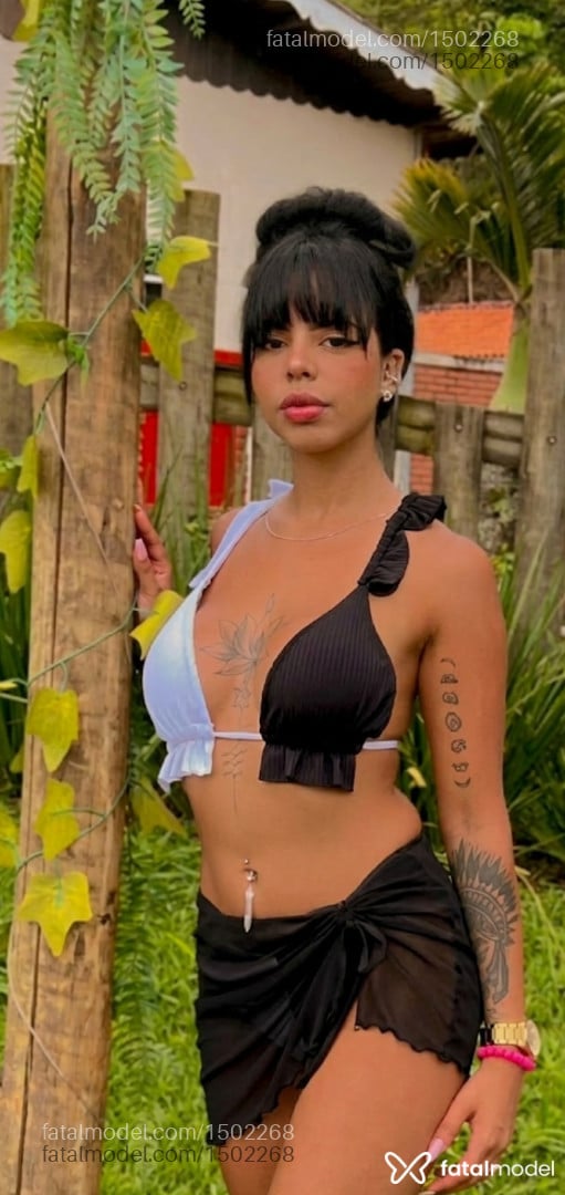 Acompanhante mulher morena (o) de olhos pretos - Izza